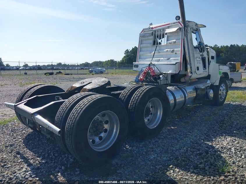 2017 MACK PINNACLE auction photo 4