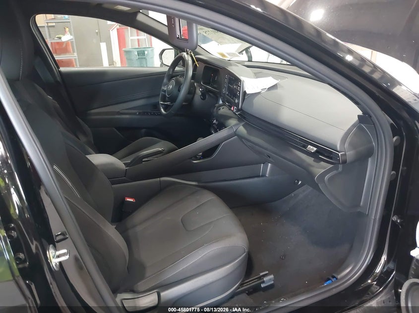 2026 HYUNDAI ELANTRA auction photo 5
