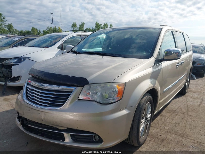 2014 CHRYSLER TOWN & COUNTRY auction photo 2