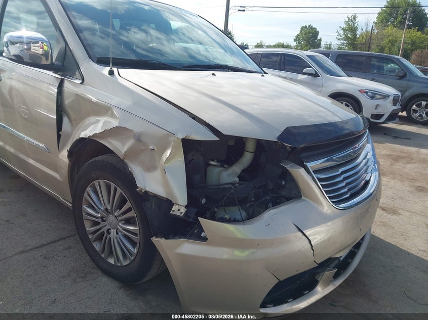 2014 CHRYSLER TOWN & COUNTRY auction photo 6