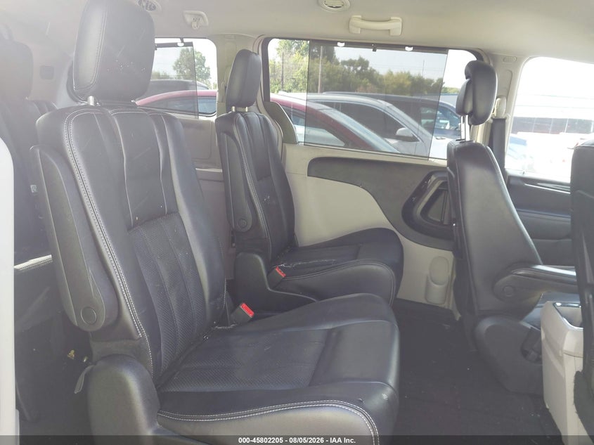 2014 CHRYSLER TOWN & COUNTRY auction photo 8