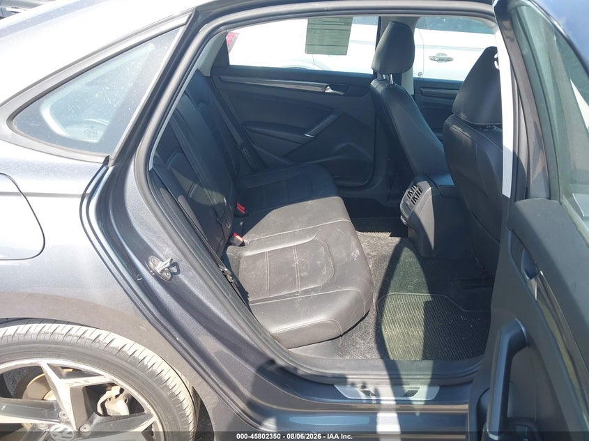 2020 VOLKSWAGEN PASSAT auction photo 8