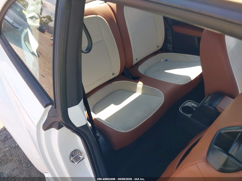 2016 VOLKSWAGEN BEETLE auction photo 8