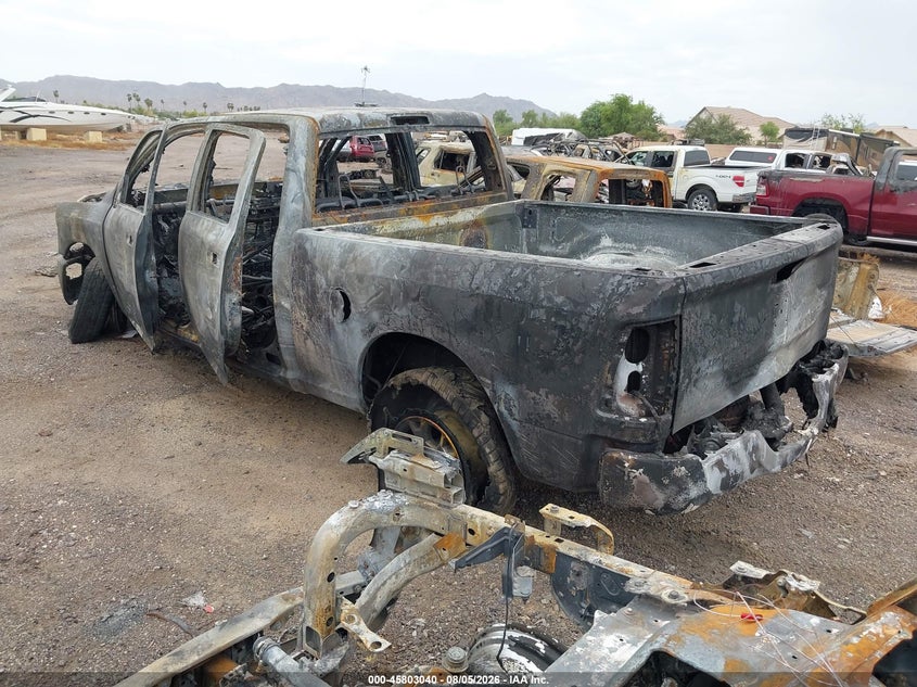 Vin: 3c6ur5fl4rg159979, lot: 46301870, ram 2500 laramie  4x4 6'4 box 20243
