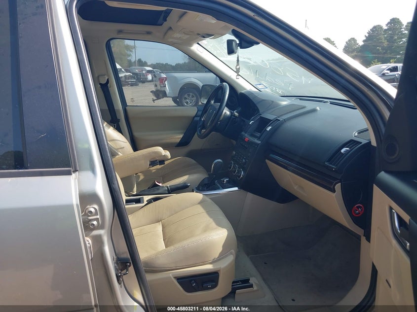 2011 LAND ROVER LR2 auction photo 5