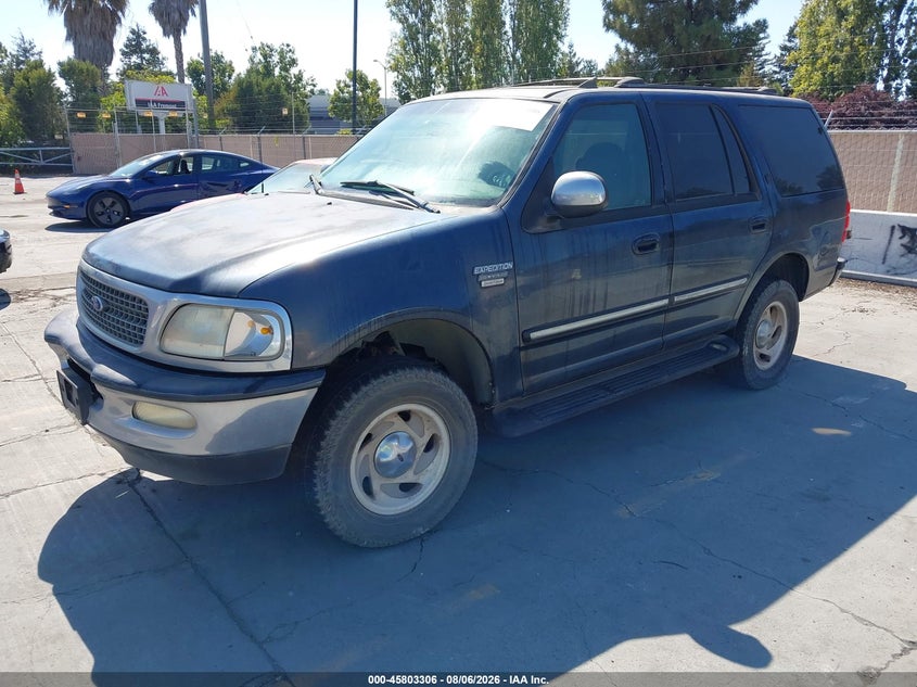1998 Ford Expedition, Normal Wear & Tear, IAAI, VIN 1FMRU18W2WLC15070 — photo 2