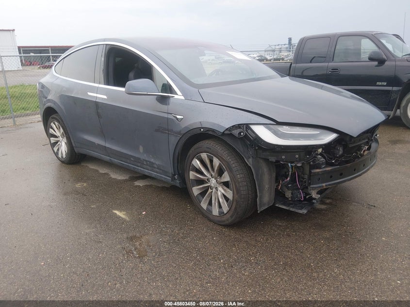 TESLA MODEL X - zdjęcie 1