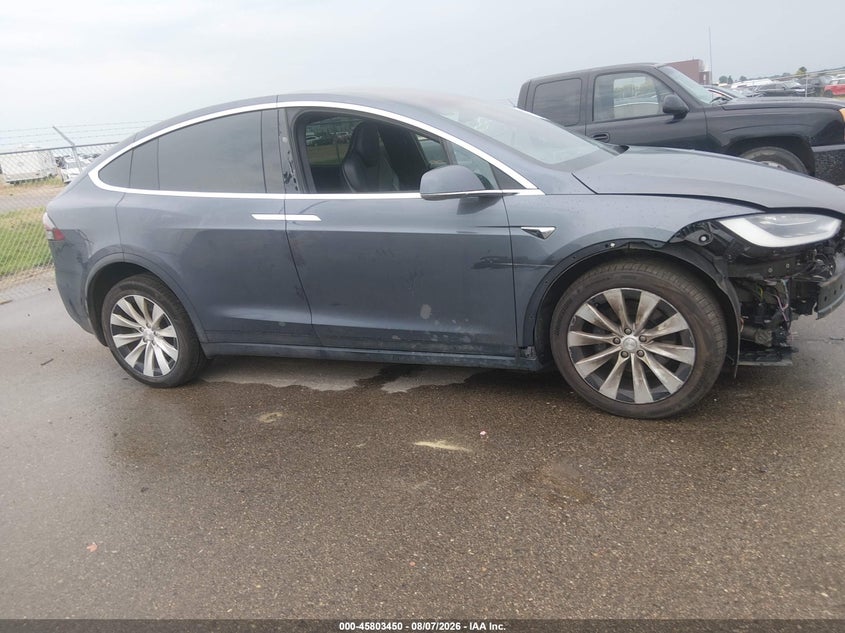 TESLA MODEL X - zdjęcie 13