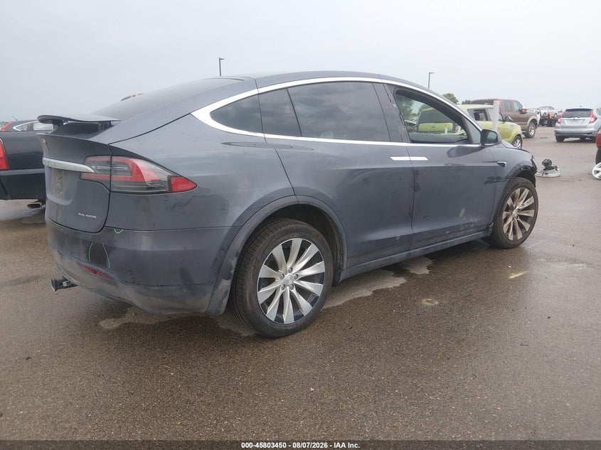 TESLA MODEL X - zdjęcie 4