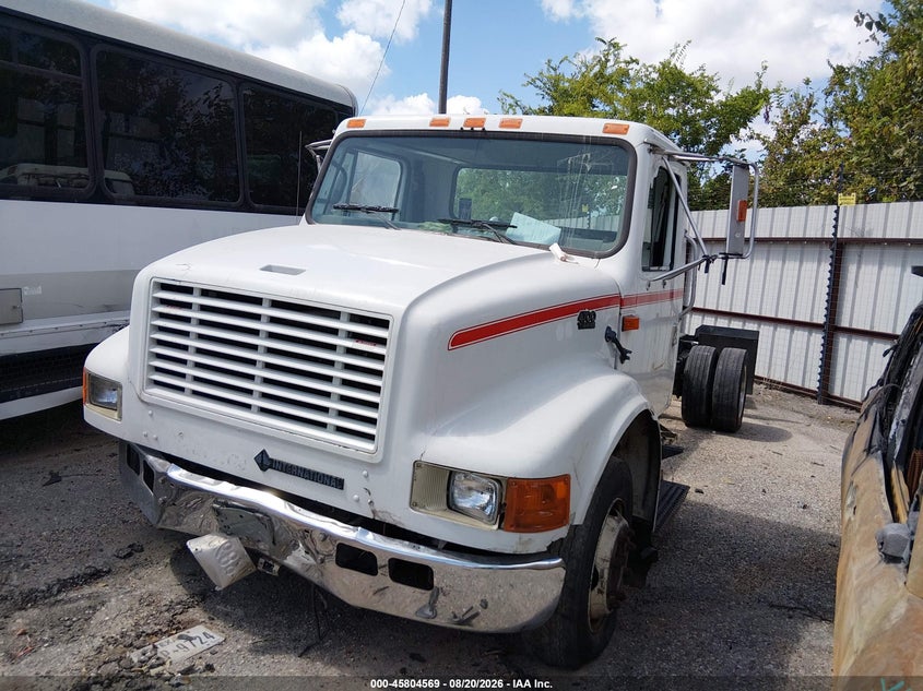1996 INTERNATIONAL 4000 auction photo 2
