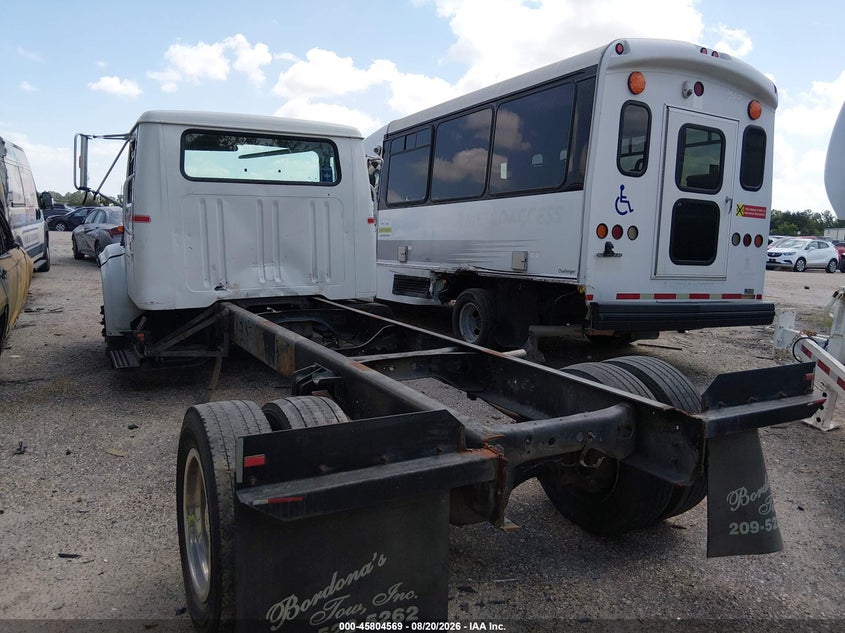 1996 INTERNATIONAL 4000 auction photo 3