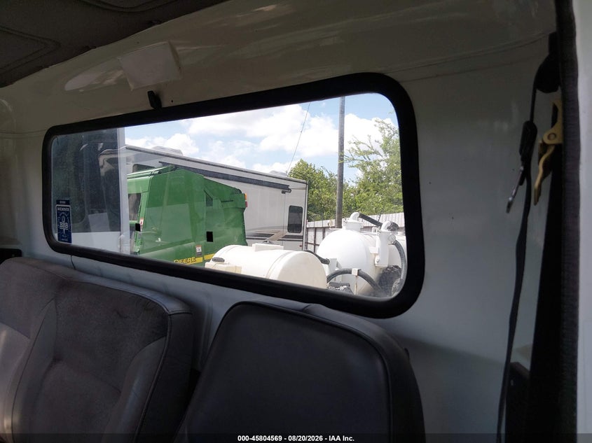 1996 INTERNATIONAL 4000 auction photo 7