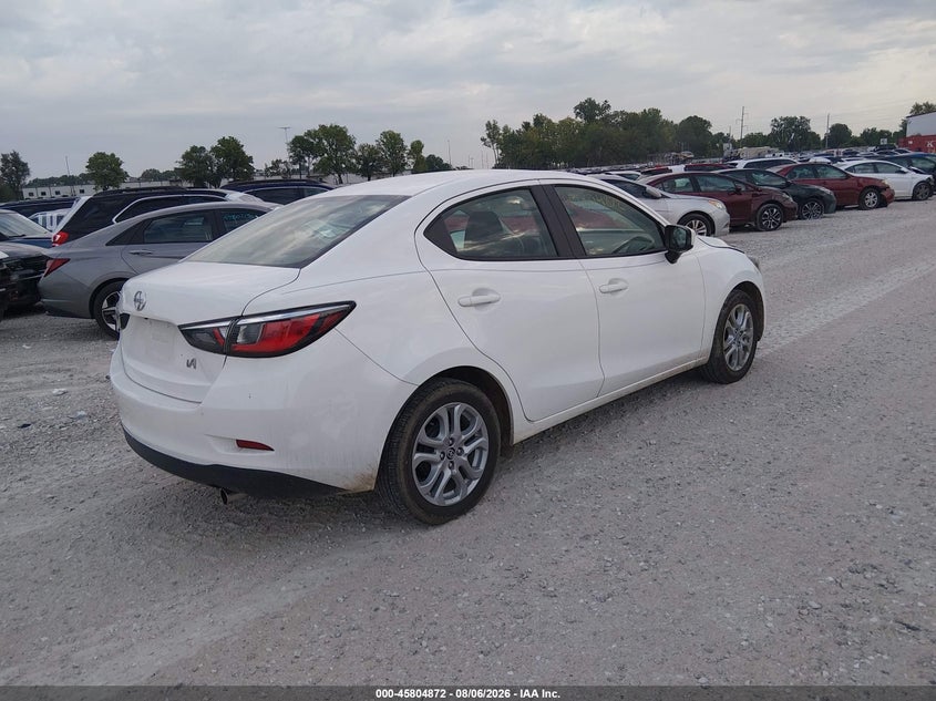 2016 SCION IA · Фото 4