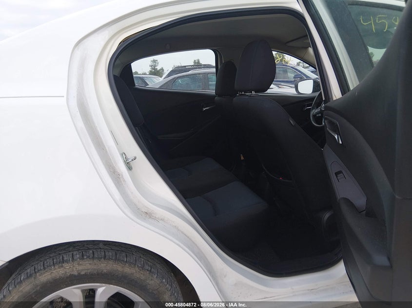 2016 SCION IA · Фото 8