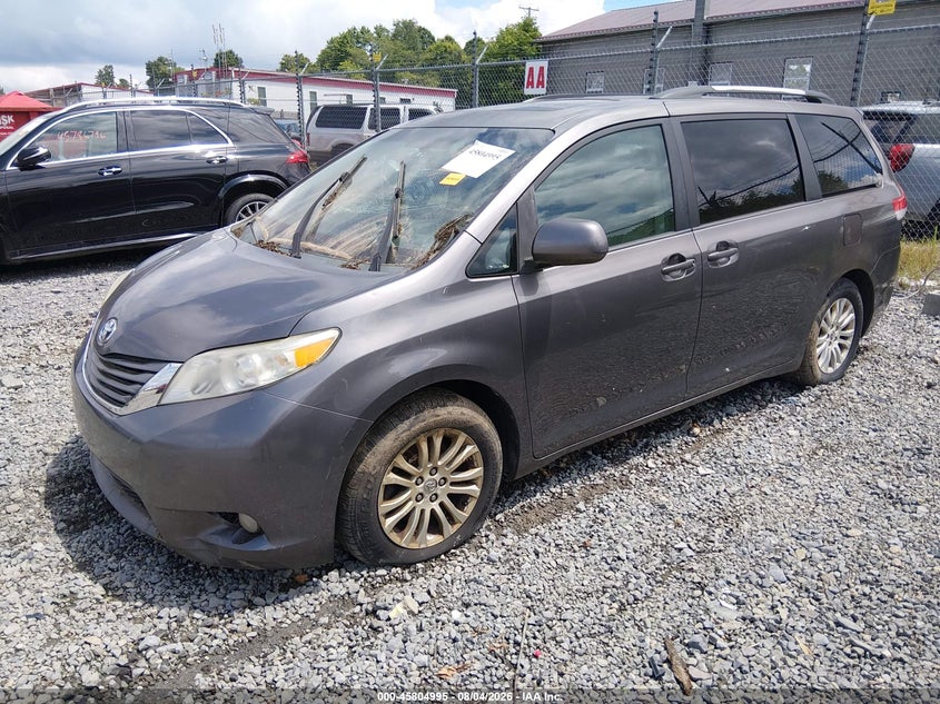 2011 TOYOTA SIENNA auction photo 2