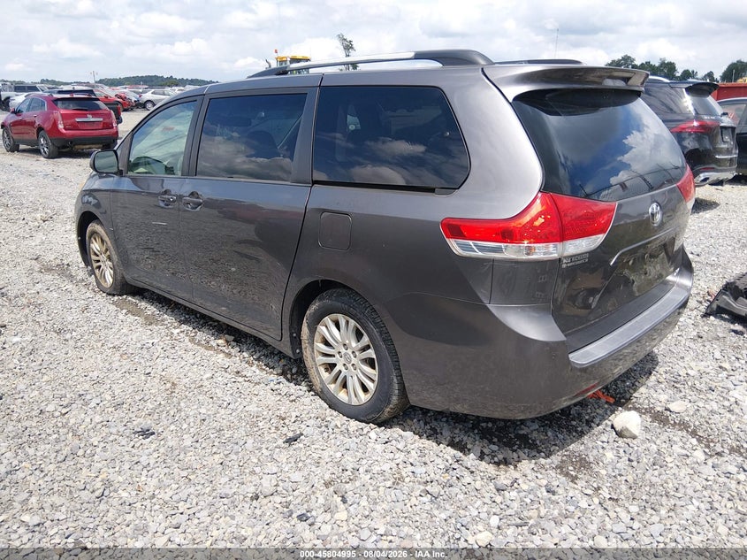 2011 TOYOTA SIENNA auction photo 3