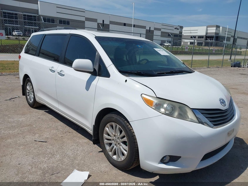 Vin: 5tdyk3dc8ds298805, lot: 46304434, toyota sienna xle v6 8 passenger 2013 img_1
