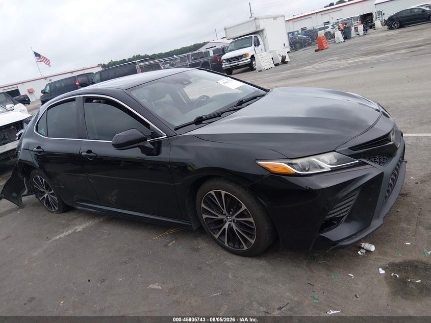 TOYOTA CAMRY - zdjęcie 13