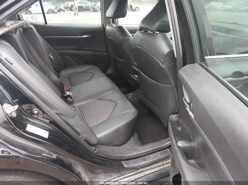 TOYOTA CAMRY - zdjęcie 8