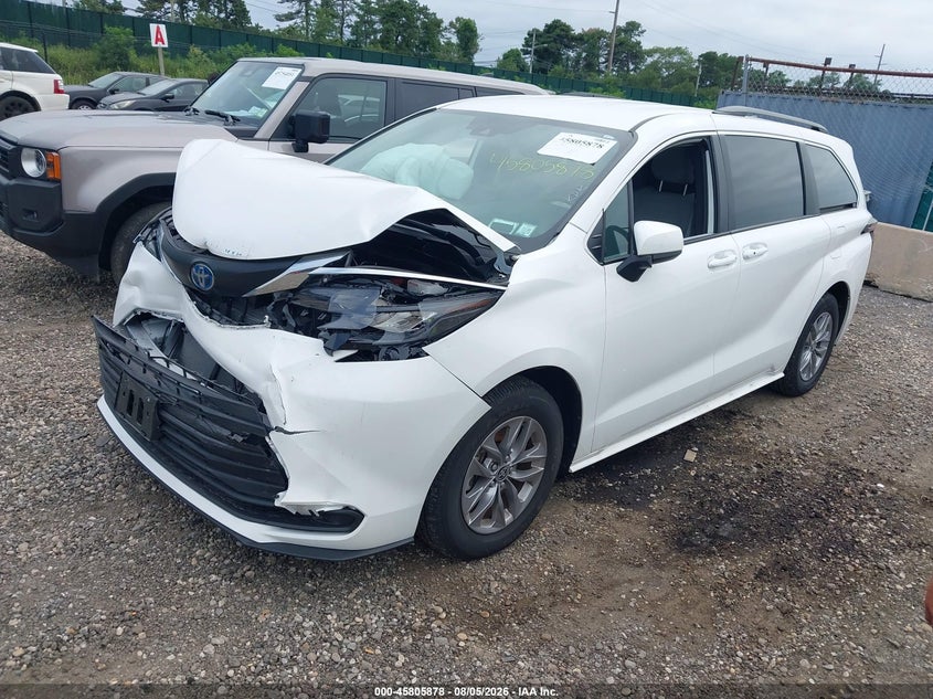 Vin: 5tdkskfc1ss215984, lot: 46304724, toyota sienna le 20252