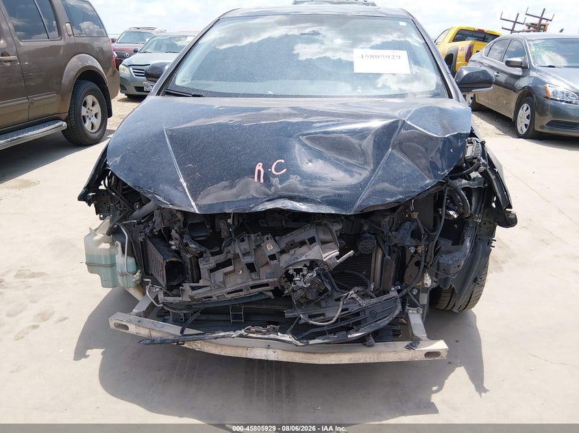 TOYOTA PRIUS - zdjęcie 6