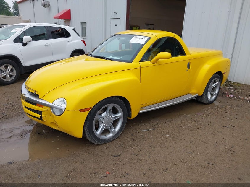 2004 CHEVROLET SSR auction photo 2