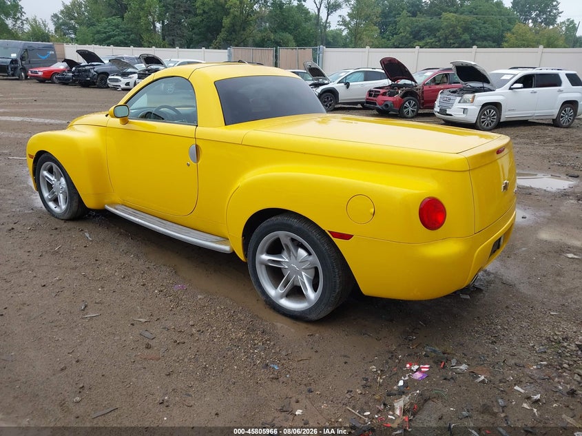 2004 CHEVROLET SSR auction photo 3