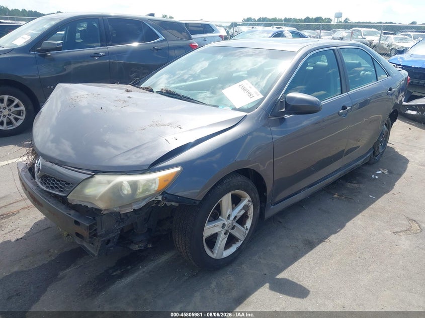 2014 TOYOTA CAMRY auction photo 2