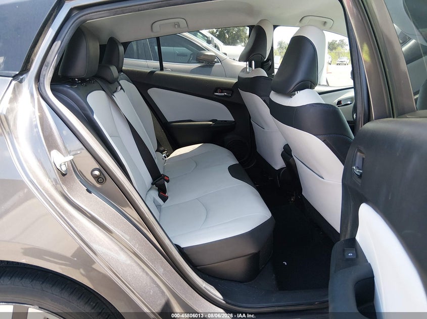 TOYOTA PRIUS - zdjęcie 8