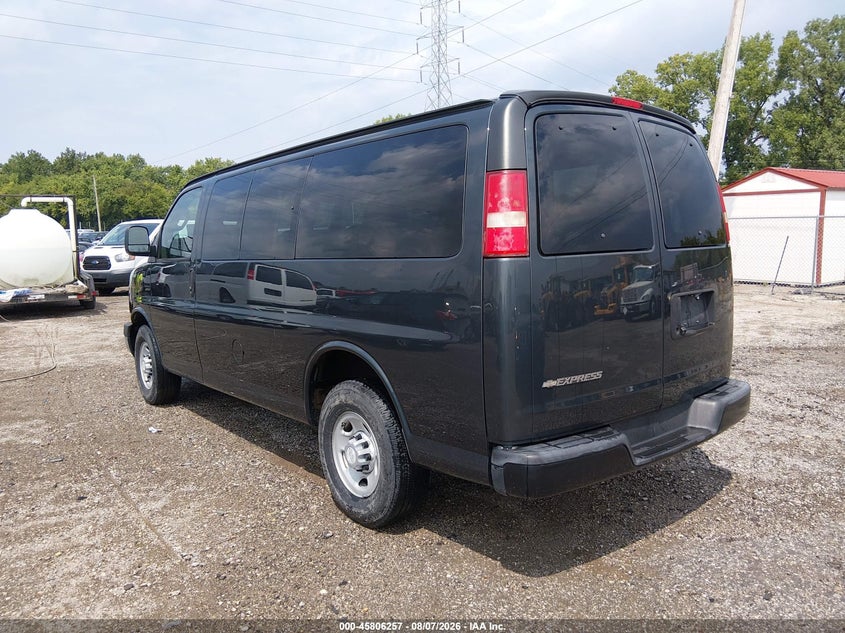 2017 CHEVROLET EXPRESS 2500 auction photo 3