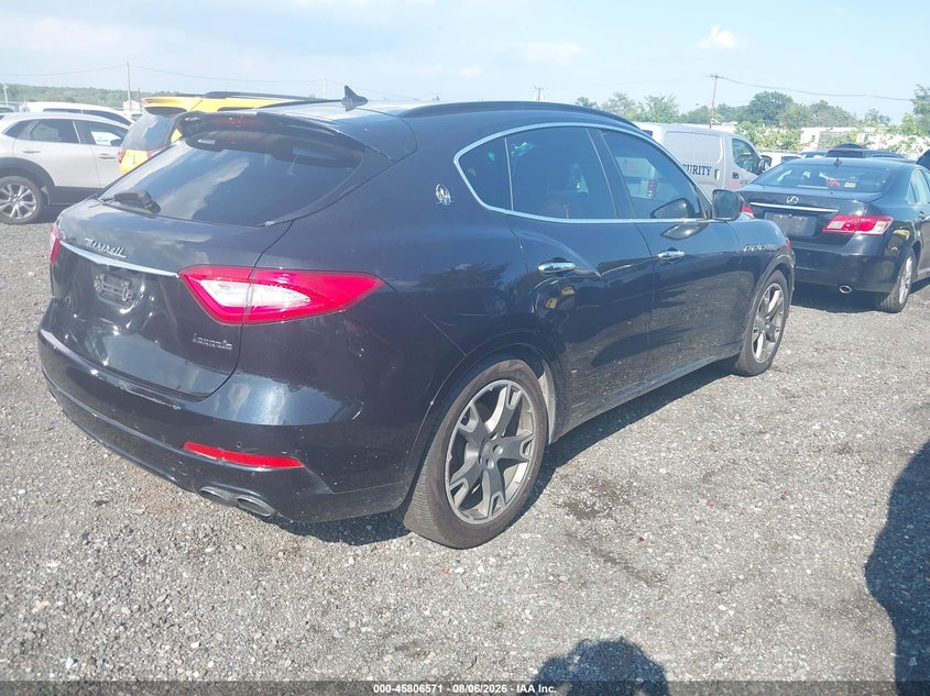 2017 MASERATI LEVANTE auction photo 4