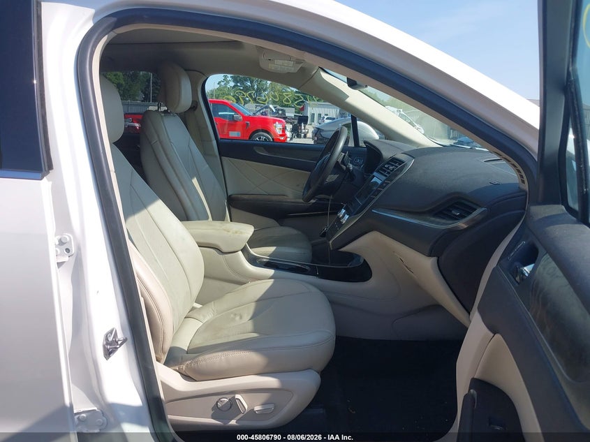 LINCOLN MKC 2018 VIN 5LMTJ3DH3JUL12604