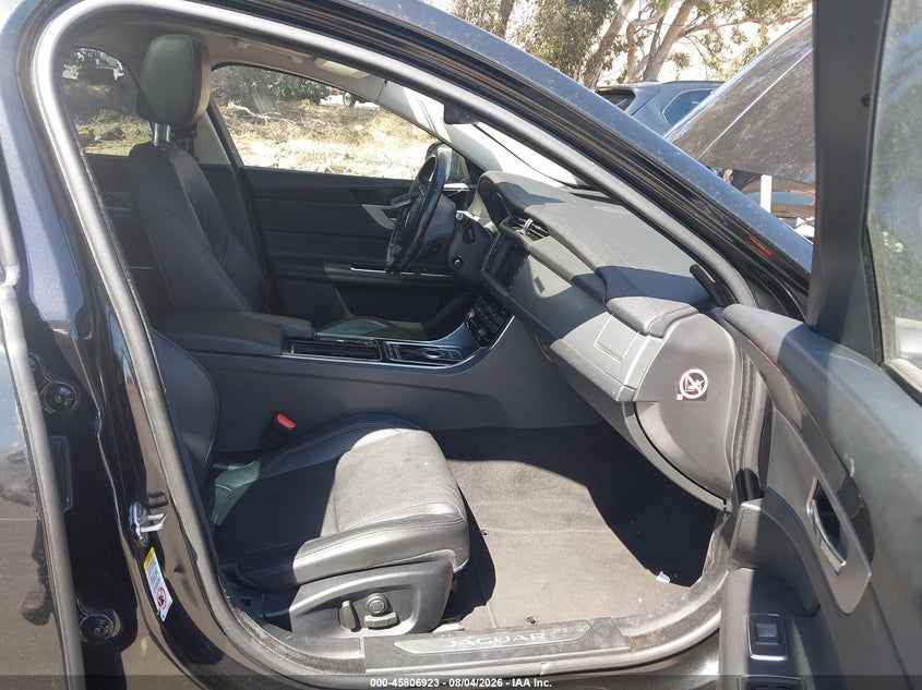 2016 JAGUAR XF auction photo 5