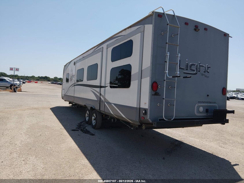 2017 HIGHLAND RIDGE LITE auction photo 3