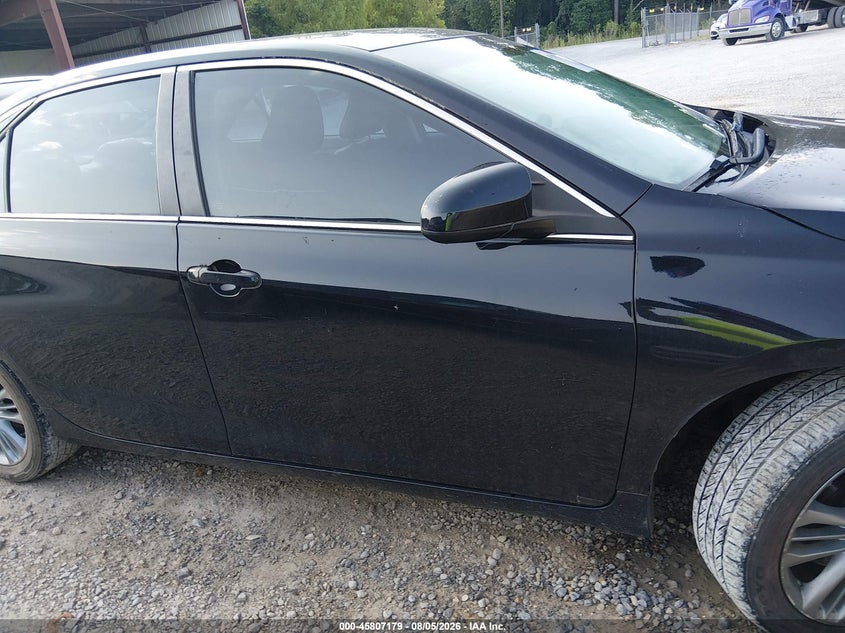 TOYOTA CAMRY - zdjęcie 13
