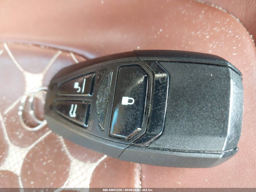 ASTON MARTIN DB11 - zdjęcie 11
