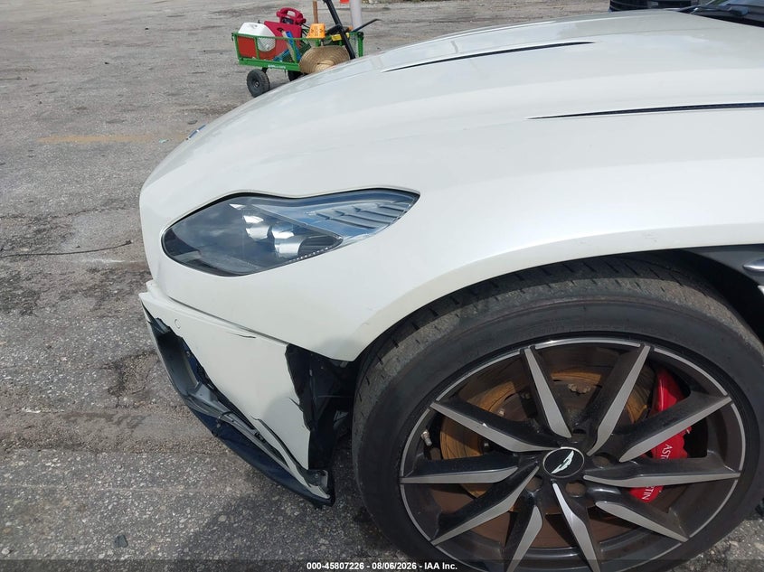 ASTON MARTIN DB11 - zdjęcie 18