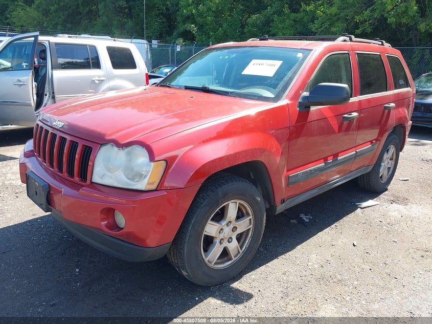 2005 Jeep Grand Cherokee Laredo, Normal Wear & Tear, IAAI, VIN 1J4GR48K55C630758 — photo 2