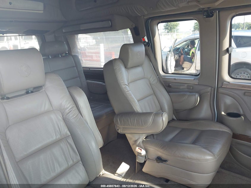2011 GMC SAVANA 1500 auction photo 8