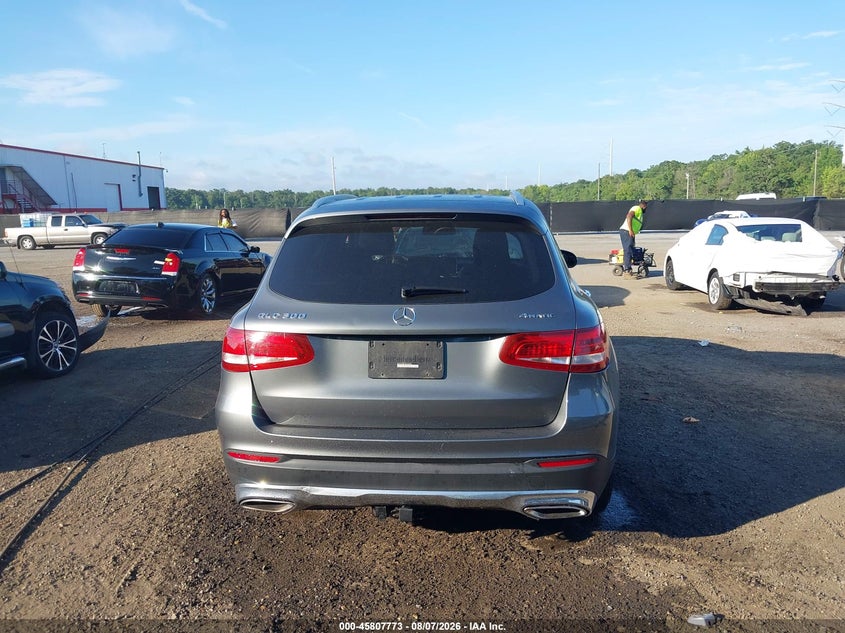 MERCEDES-BENZ GLC 300 - zdjęcie 17