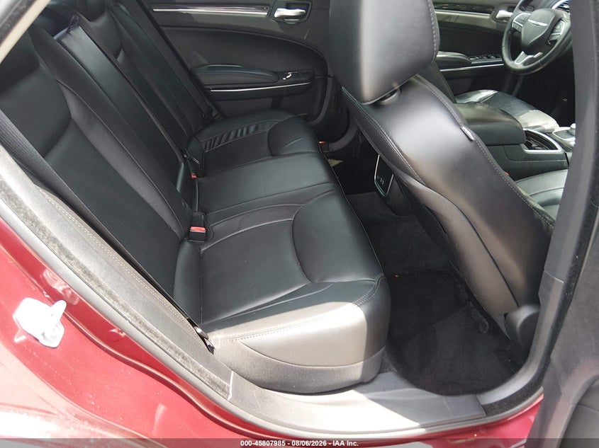 Photo 8 - CHRYSLER 300