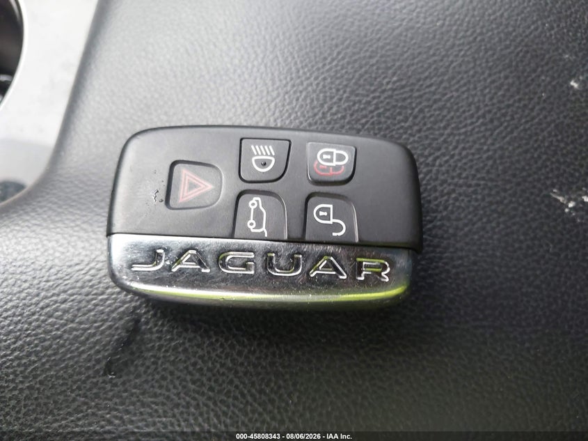 JAGUAR F-PACE - zdjęcie 11