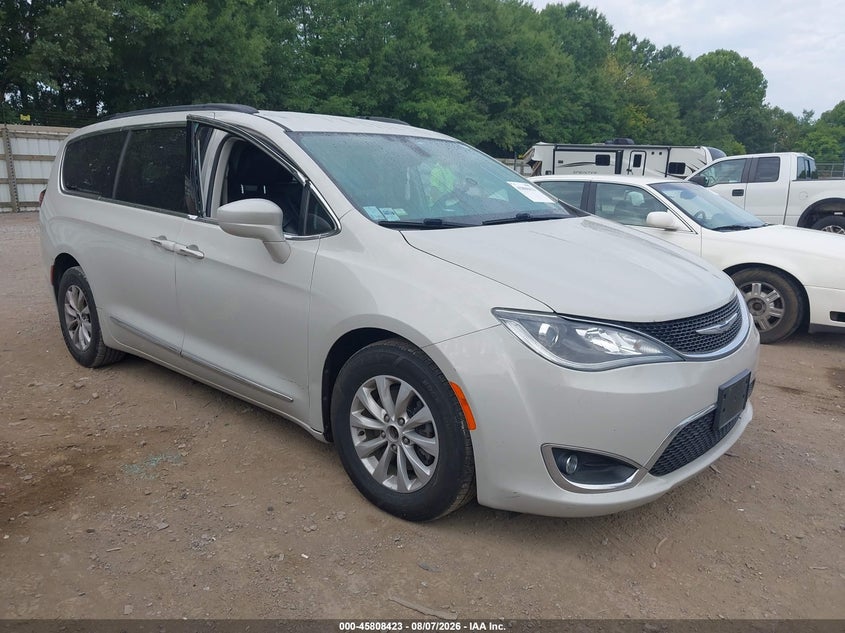 2017 CHRYSLER PACIFICA auction photo 1
