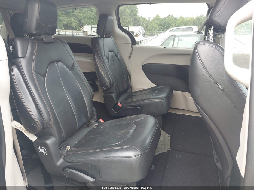 2017 CHRYSLER PACIFICA auction photo 8