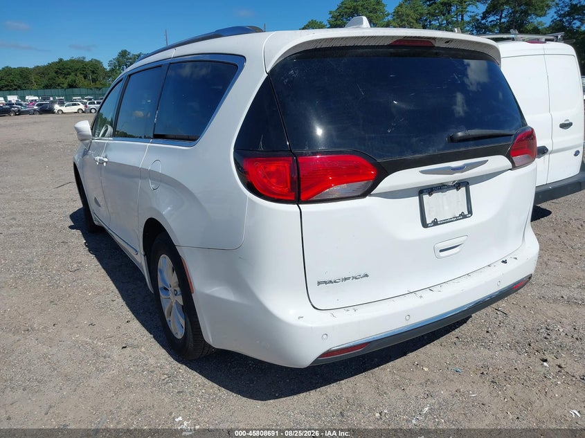 2019 CHRYSLER PACIFICA auction photo 3
