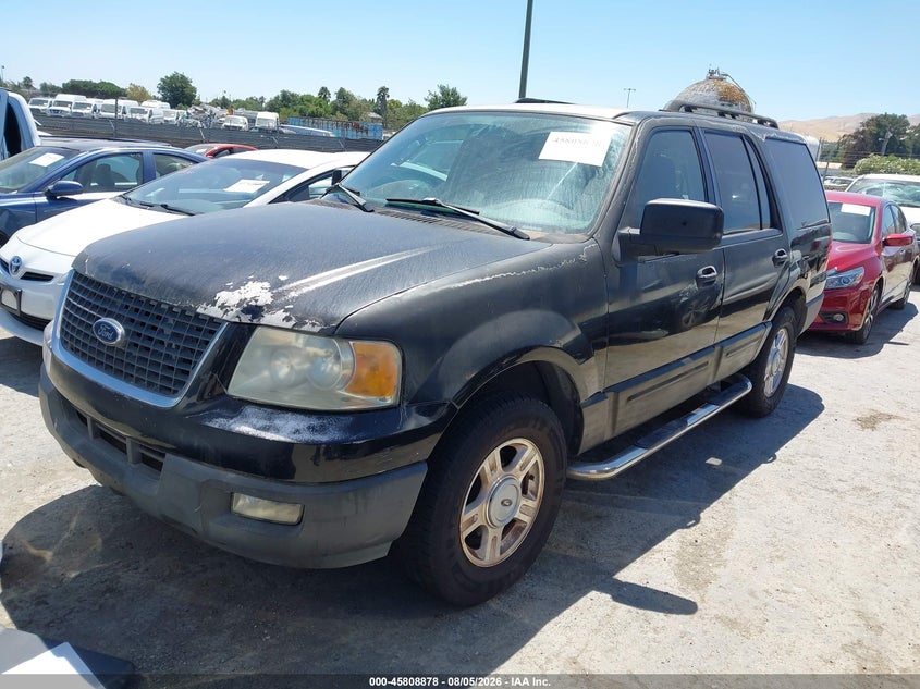 2005 Ford Expedition, Normal Wear & Tear, IAAI, VIN 1FMPU155X5LA65212 — photo 2