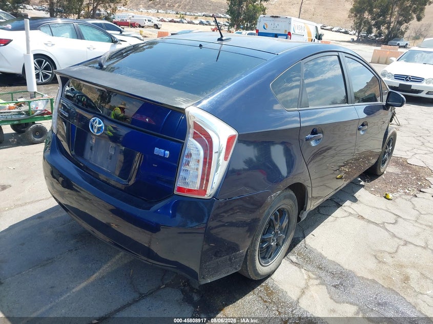 Vin: jtdkn3du0d1731763, lot: 46307763, toyota prius three 20134