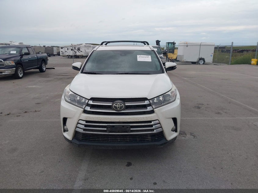 TOYOTA HIGHLANDER - zdjęcie 12