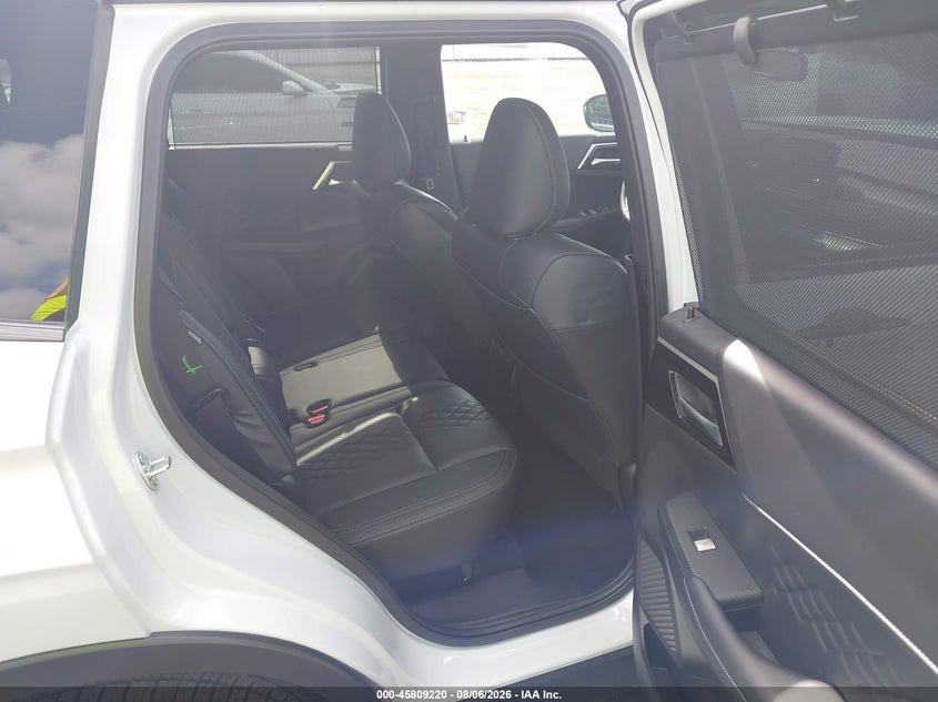 2024 MITSUBISHI OUTLANDER auction photo 8