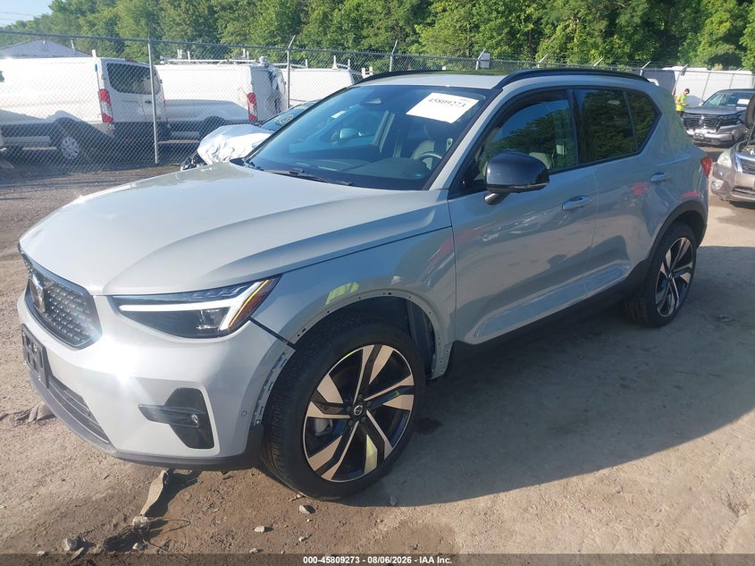 2025 Volvo XC40, Right Front, IAAI, VIN YV4L12UC0S2609331 — photo 2